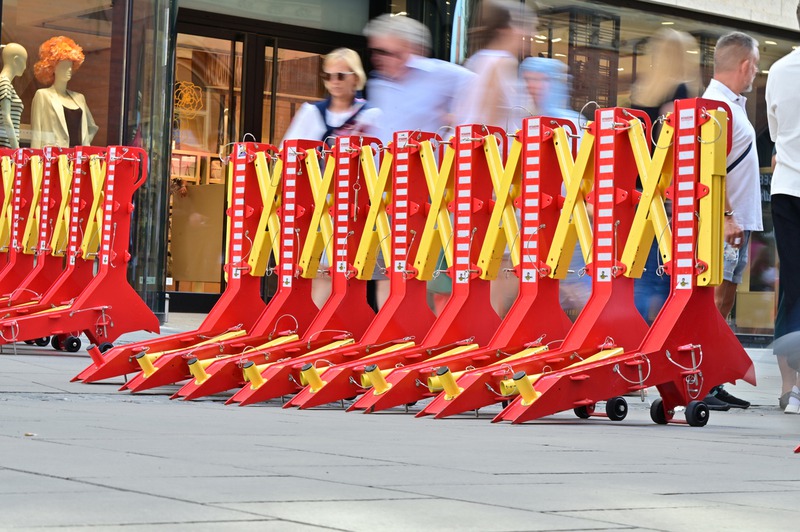How Can We Minimize Disruption With Construction Barricades - eComentors